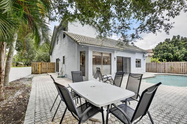 11584 Waterford Ct, Cooper City, FL 33026
