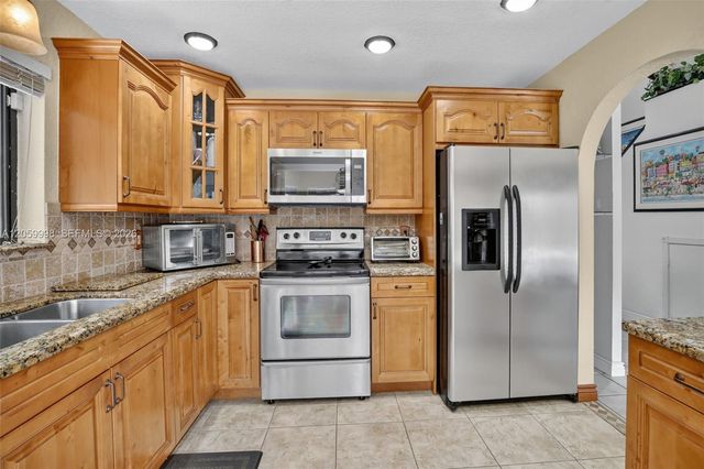 11584 Waterford Ct, Cooper City, FL 33026
