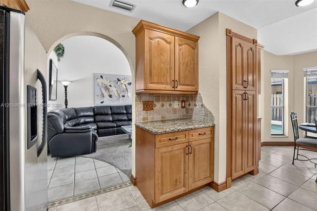 11584 Waterford Ct, Cooper City, FL 33026