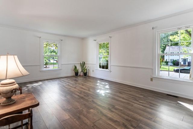 85 Waterview DR, Newport News, VA 23608
