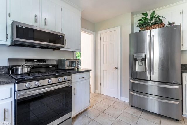 85 Waterview DR, Newport News, VA 23608