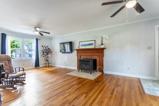 85 Waterview DR, Newport News, VA 23608