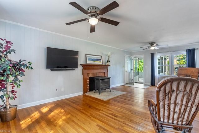 85 Waterview DR, Newport News, VA 23608