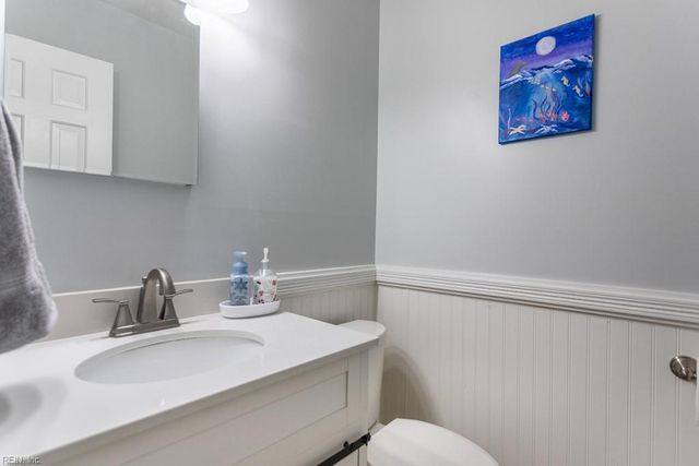 85 Waterview DR, Newport News, VA 23608