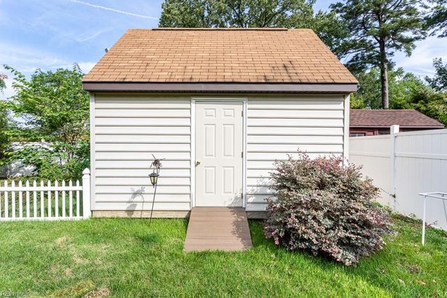 85 Waterview DR, Newport News, VA 23608