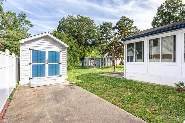 85 Waterview DR, Newport News, VA 23608