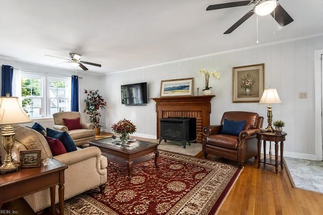 85 Waterview DR, Newport News, VA 23608