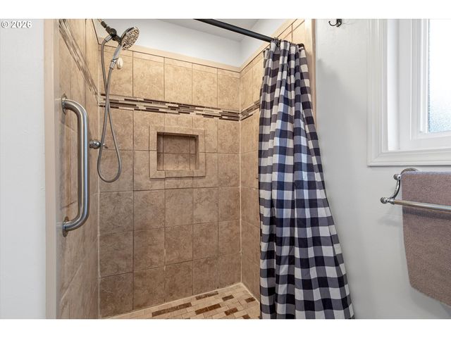 1704 N MERIDIAN St, Newberg, OR 97132