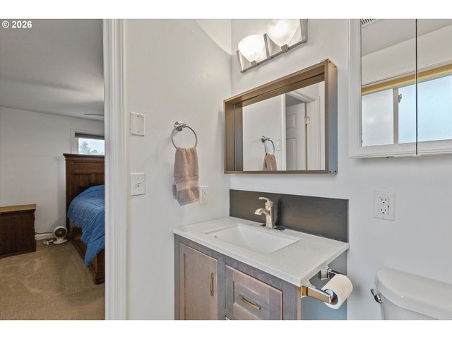 1704 N MERIDIAN St, Newberg, OR 97132