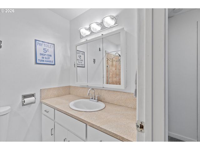 1704 N MERIDIAN St, Newberg, OR 97132