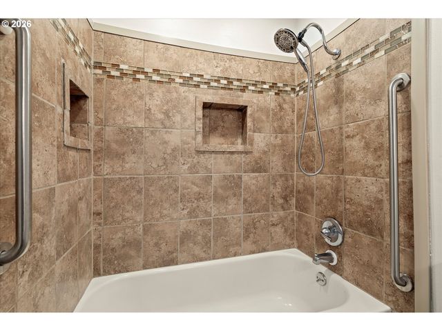 1704 N MERIDIAN St, Newberg, OR 97132