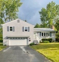 62 Justice Dr, Amherst, MA 01002