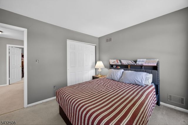 22 Lauren Ln, Vernon Twp., NJ 07461