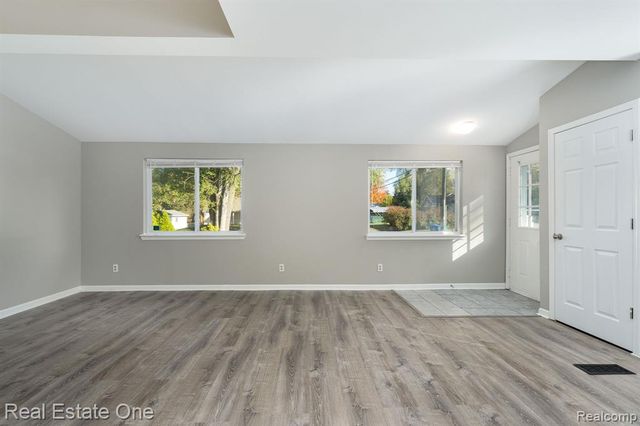 4281 Marcus Road, Waterford, MI 48329