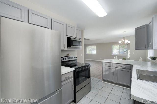 4281 Marcus Road, Waterford, MI 48329