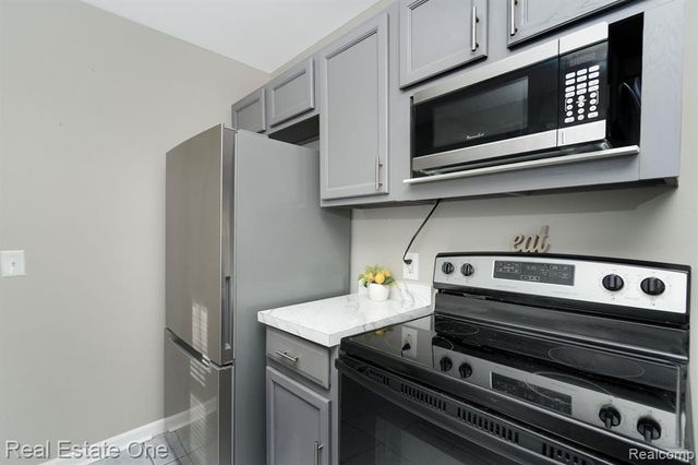 4281 Marcus Road, Waterford, MI 48329