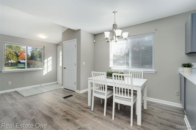 4281 Marcus Road, Waterford, MI 48329