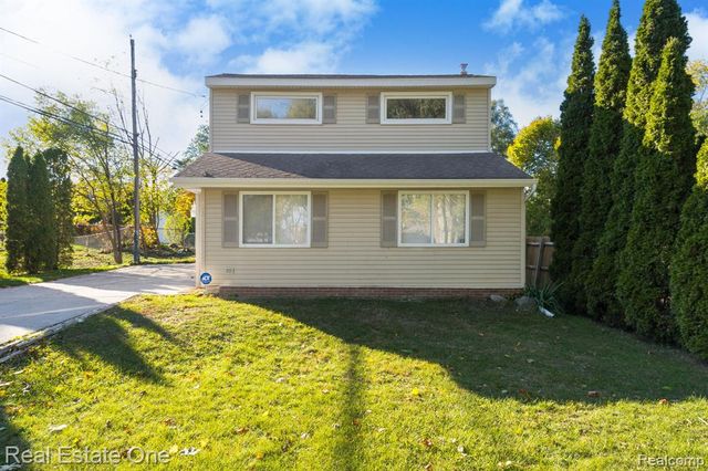 4281 Marcus Road, Waterford, MI 48329