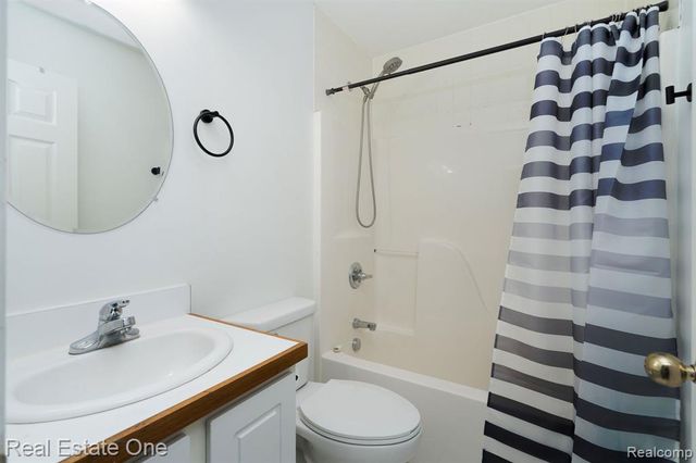 4281 Marcus Road, Waterford, MI 48329