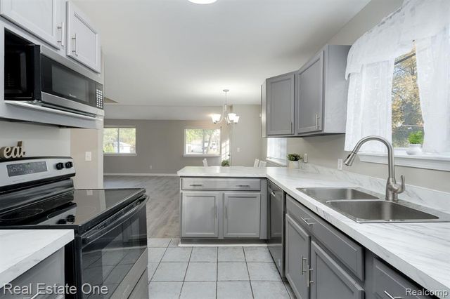 4281 Marcus Road, Waterford, MI 48329