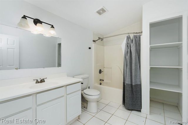 4281 Marcus Road, Waterford, MI 48329