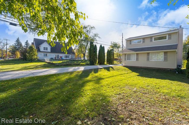 4281 Marcus Road, Waterford, MI 48329