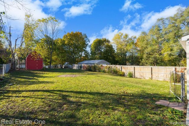 4281 Marcus Road, Waterford, MI 48329