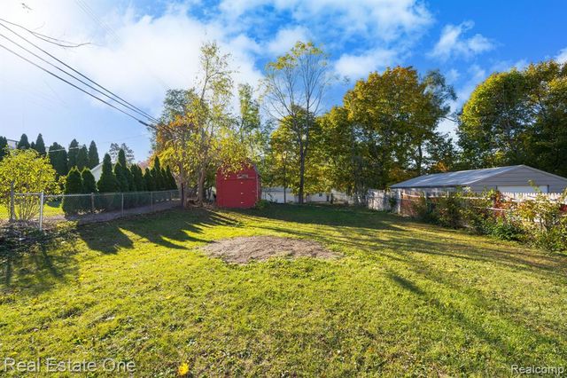 4281 Marcus Road, Waterford, MI 48329