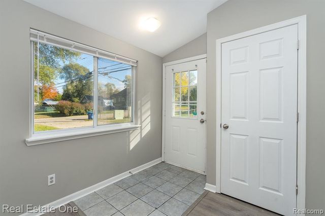 4281 Marcus Road, Waterford, MI 48329