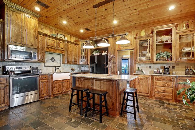 575 County Road 1214, Quitman, TX 75783