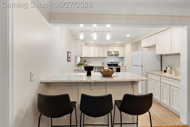 21235 River Road, Grosse Pointe Woods, MI 48236