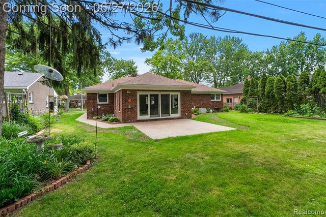 21235 River Road, Grosse Pointe Woods, MI 48236