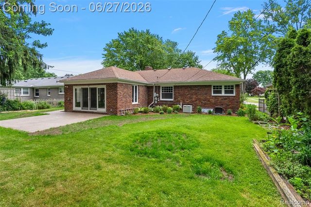 21235 River Road, Grosse Pointe Woods, MI 48236