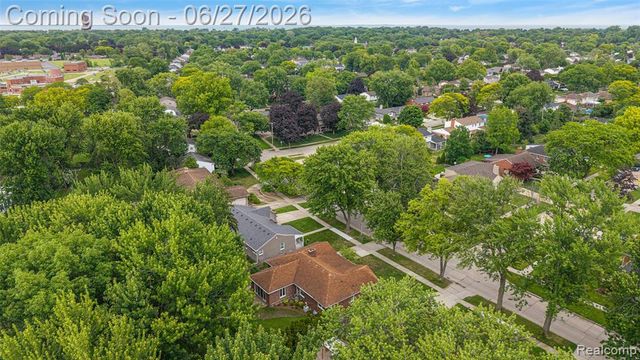21235 River Road, Grosse Pointe Woods, MI 48236