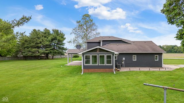 9735 S 400 W, Pendleton, IN 46064