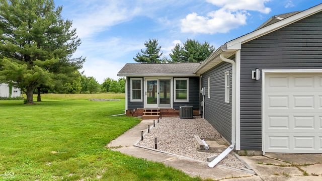 9735 S 400 W, Pendleton, IN 46064