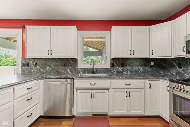 9735 S 400 W, Pendleton, IN 46064