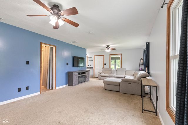 9735 S 400 W, Pendleton, IN 46064