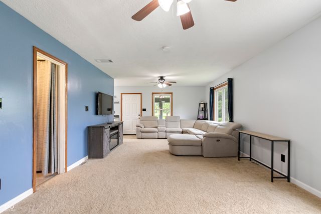 9735 S 400 W, Pendleton, IN 46064