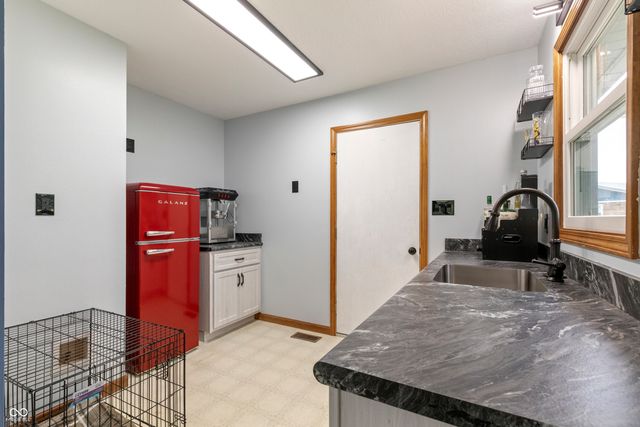 9735 S 400 W, Pendleton, IN 46064