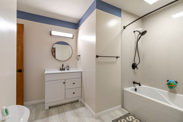 9735 S 400 W, Pendleton, IN 46064