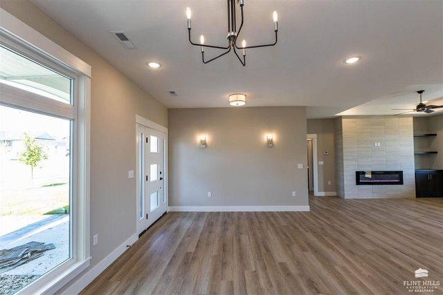 8840 Moonbug Lane, Manhattan, KS 66502