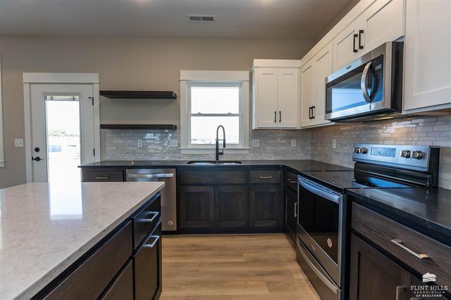 8840 Moonbug Lane, Manhattan, KS 66502