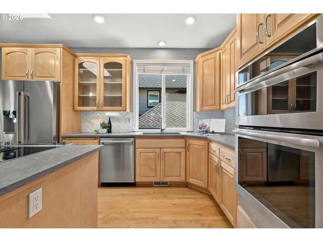 2480 Sw 75TH Ter, Portland, OR 97225