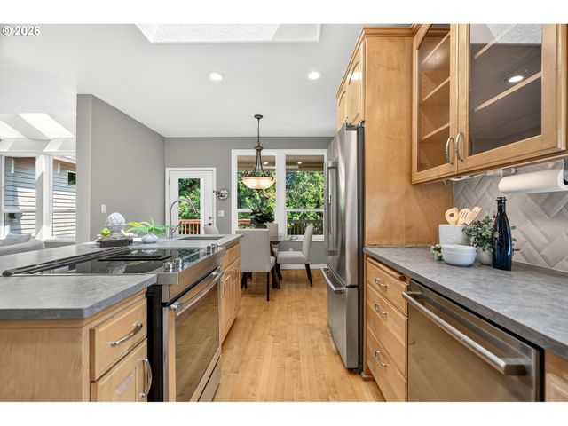 2480 Sw 75TH Ter, Portland, OR 97225