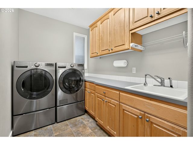 2480 Sw 75TH Ter, Portland, OR 97225