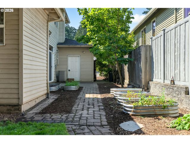 2480 Sw 75TH Ter, Portland, OR 97225