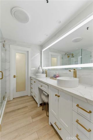 200 Pacific Coast Hwy 418, Huntington Beach, CA 92648