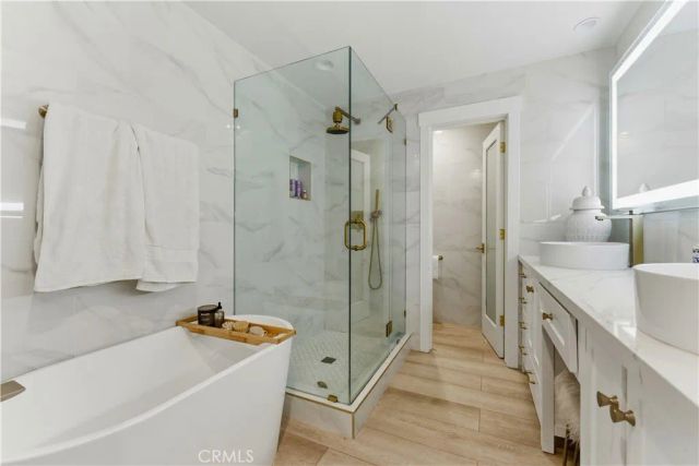 200 Pacific Coast Hwy 418, Huntington Beach, CA 92648