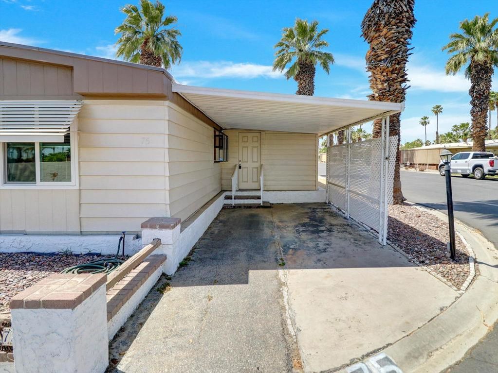 Image 4 of property listing at 51555 Monroe Street 75, Indio, CA 92201